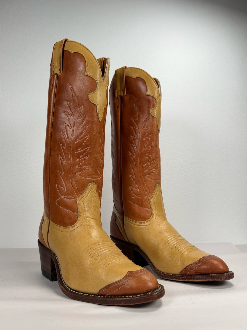 Boulet Women’s Vintage Cowgirl Boots Size 7.5 C Two Tone Wingtip Made In Canada